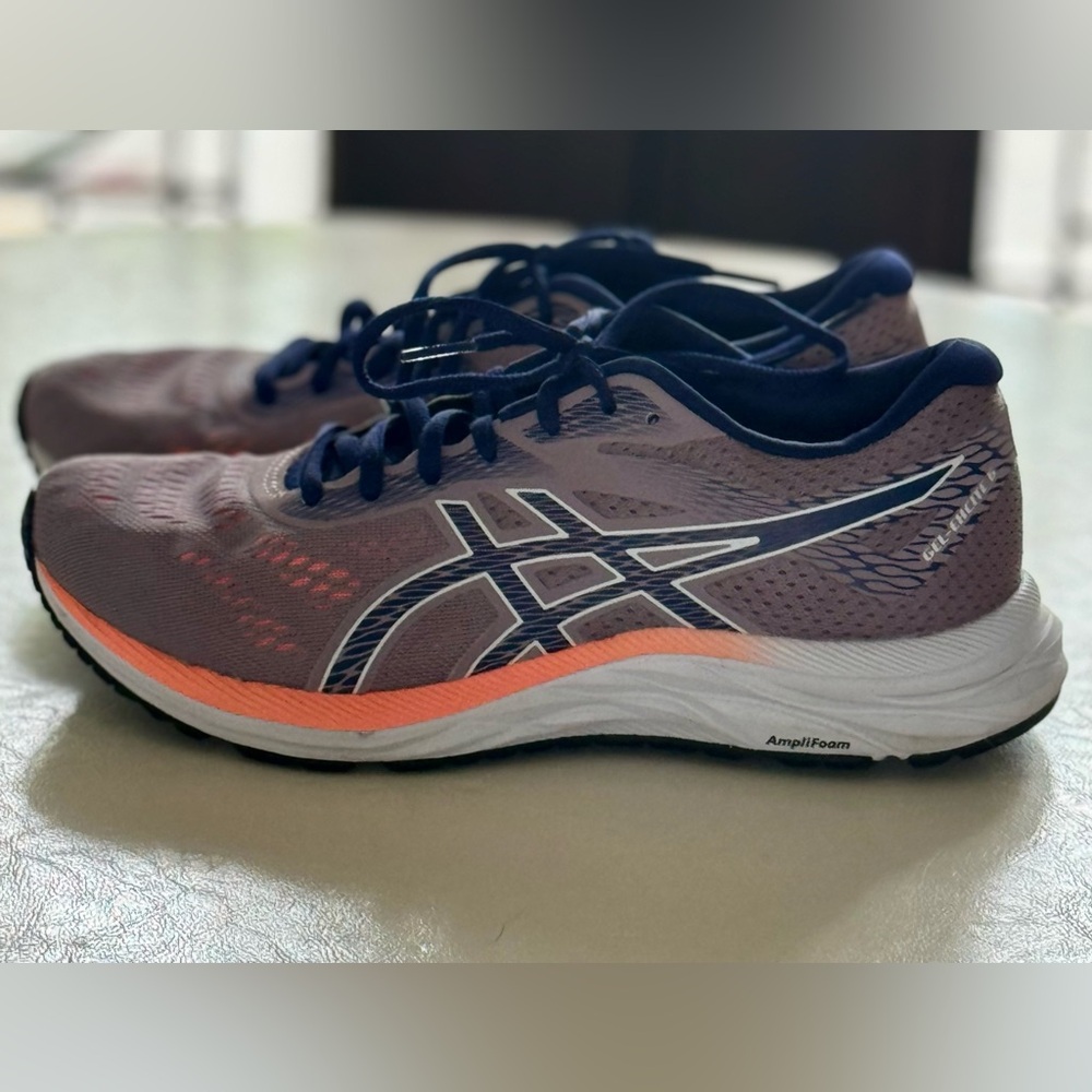 Women’s Asics sneakers. Size 8.5